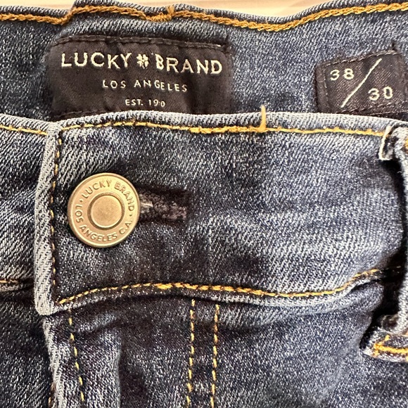Lucky Brand Men’s 221 slim jeans. Size 38x30 - Picture 3 of 11